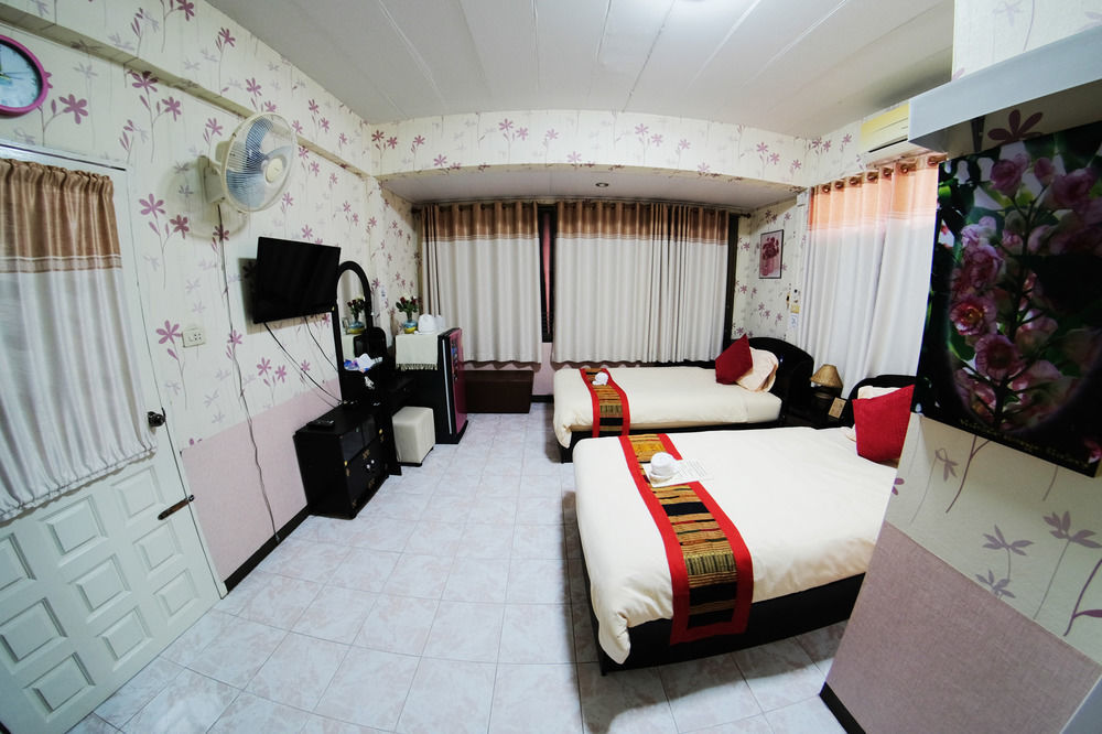 Baan Issara Boutique Hotel Нан Екстериор снимка