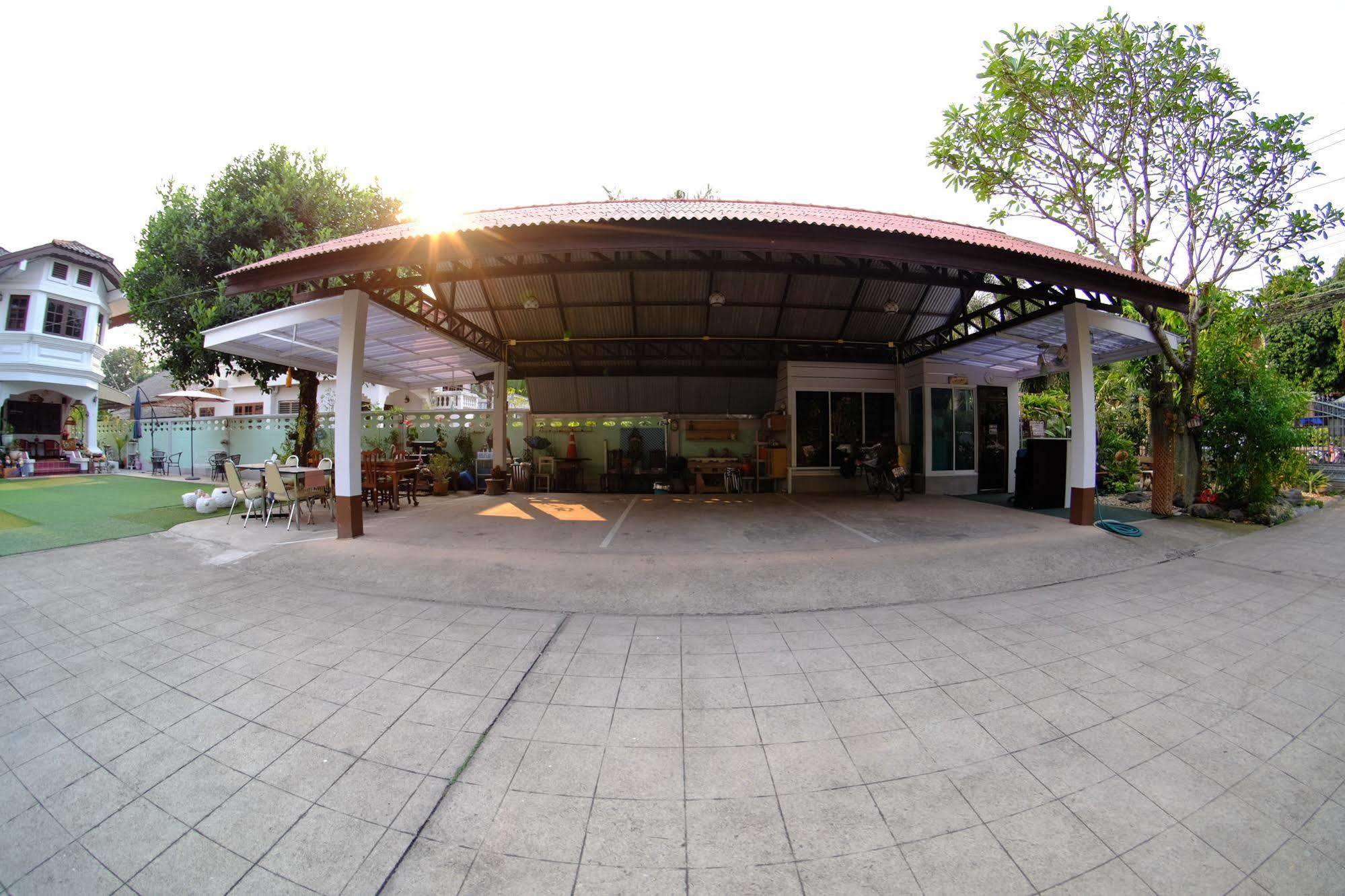 Baan Issara Boutique Hotel Нан Екстериор снимка