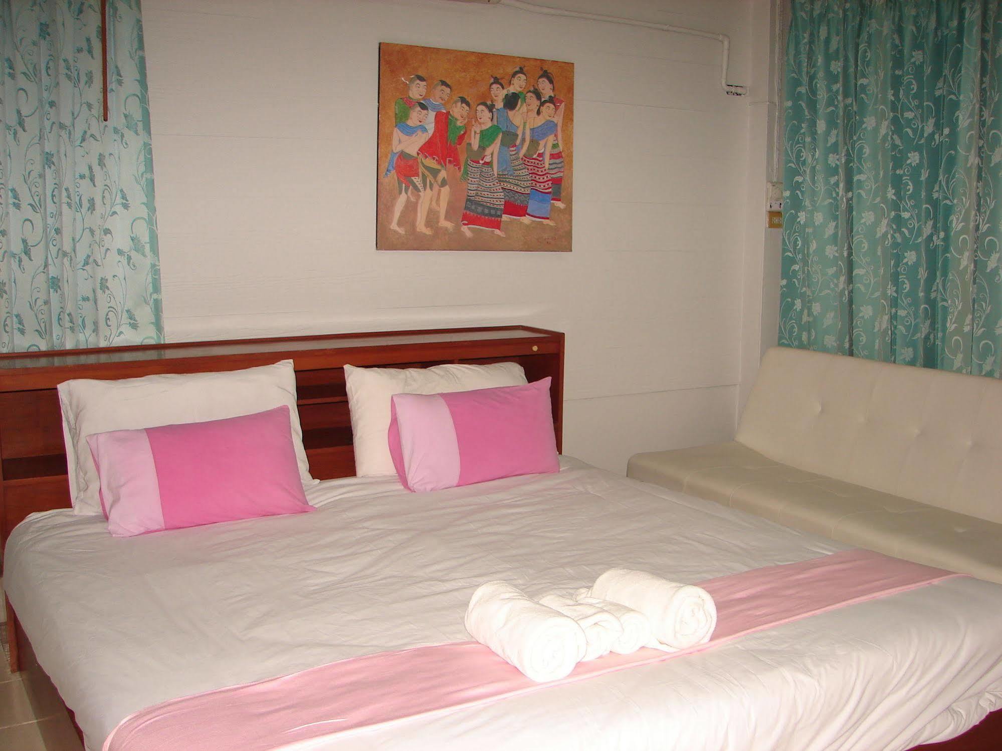 Baan Issara Boutique Hotel Нан Екстериор снимка