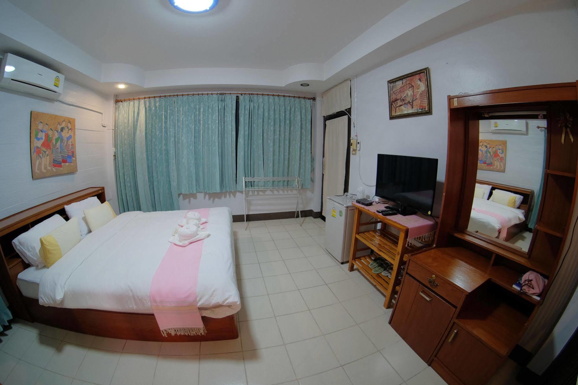 Baan Issara Boutique Hotel Нан Екстериор снимка