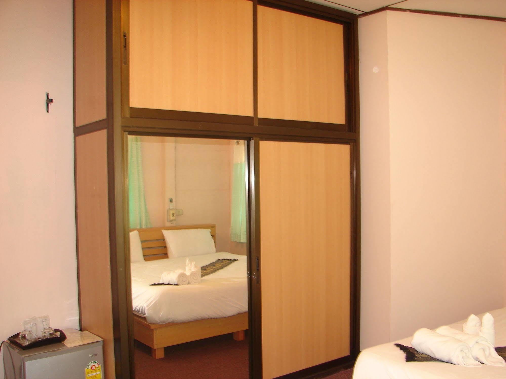Baan Issara Boutique Hotel Нан Екстериор снимка