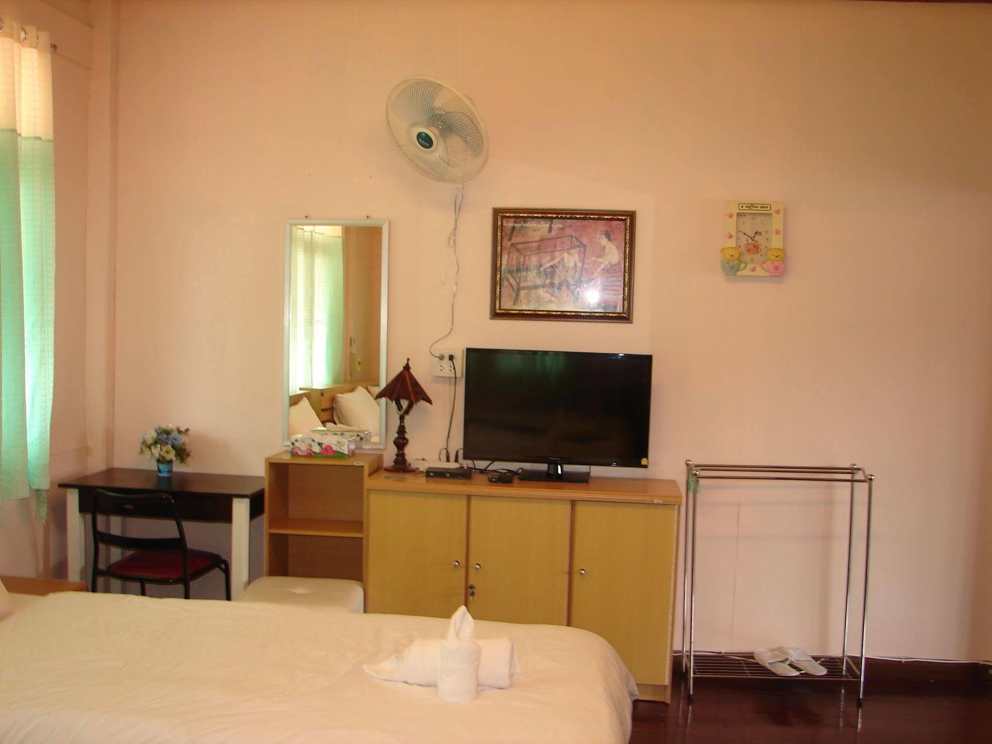 Baan Issara Boutique Hotel Нан Екстериор снимка